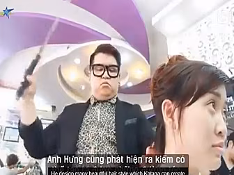 Hairdresser uses Samurai Sword...