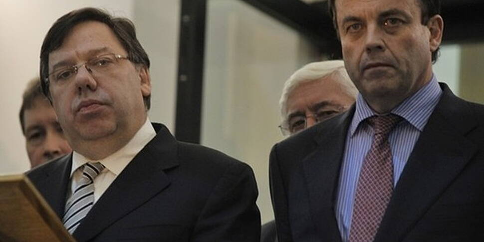 ECB threatened to shut down Ir...