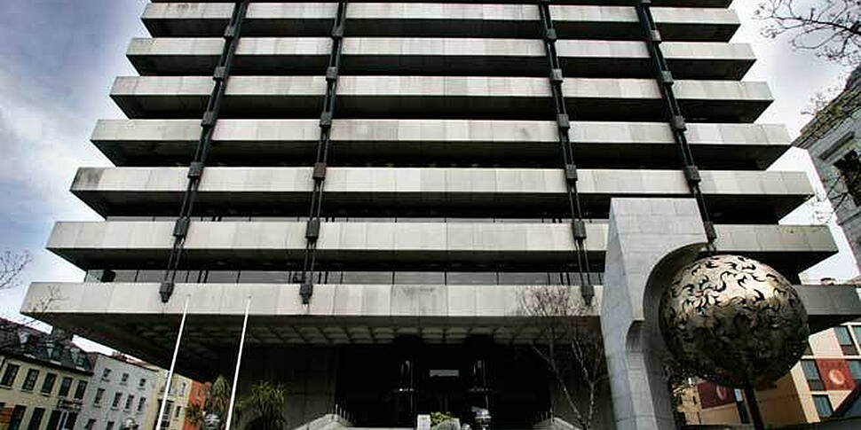 Central Bank Governor to retir...