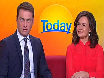TV Presenter Wears Same Suit f...