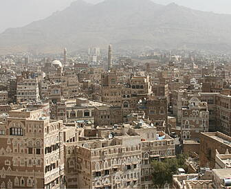 Governor of Yemen's Port C...