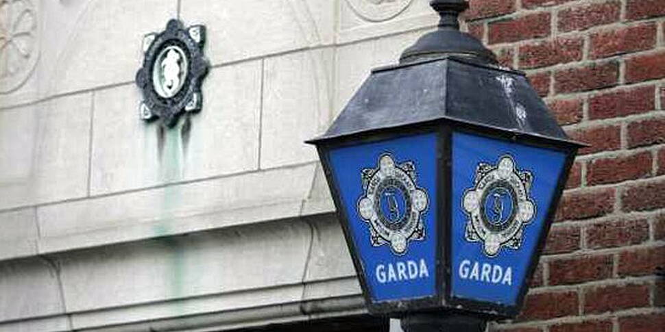 Man dies after falling from ap...