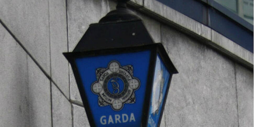 Luas guard stabbed after comin...