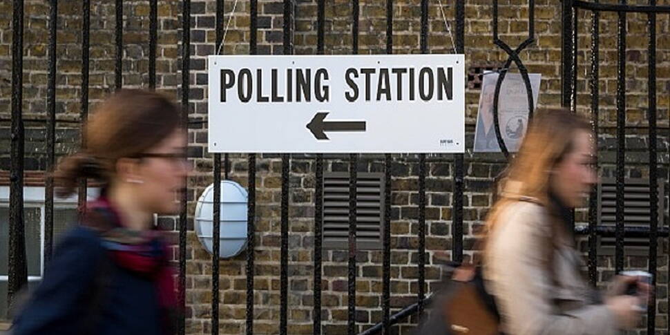 UK Polling starts in tight ele...