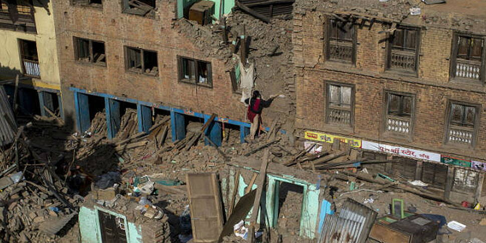 Thousands flee western Nepal f...
