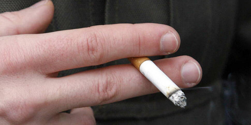 Smokers in Paris face strict n...