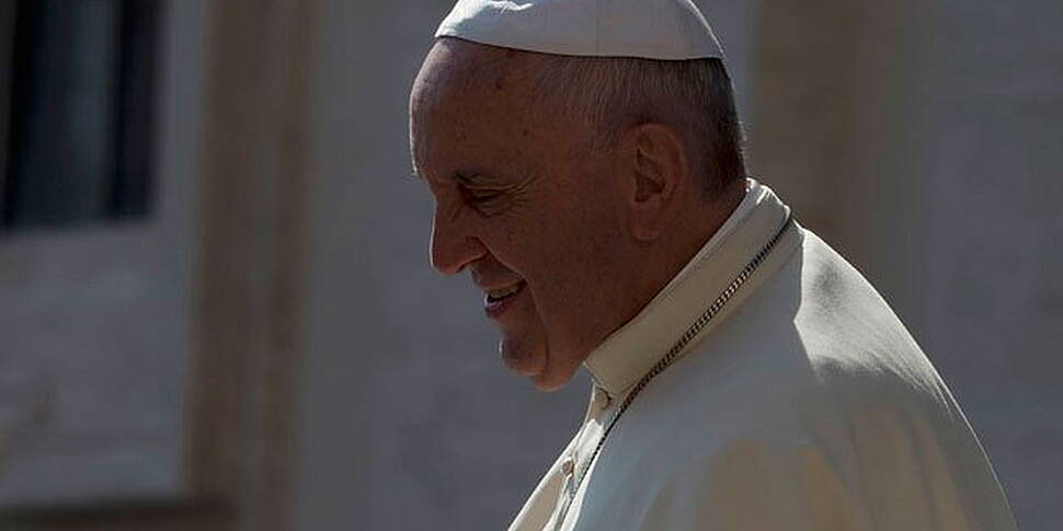 Pope opens synod amid gay prie...