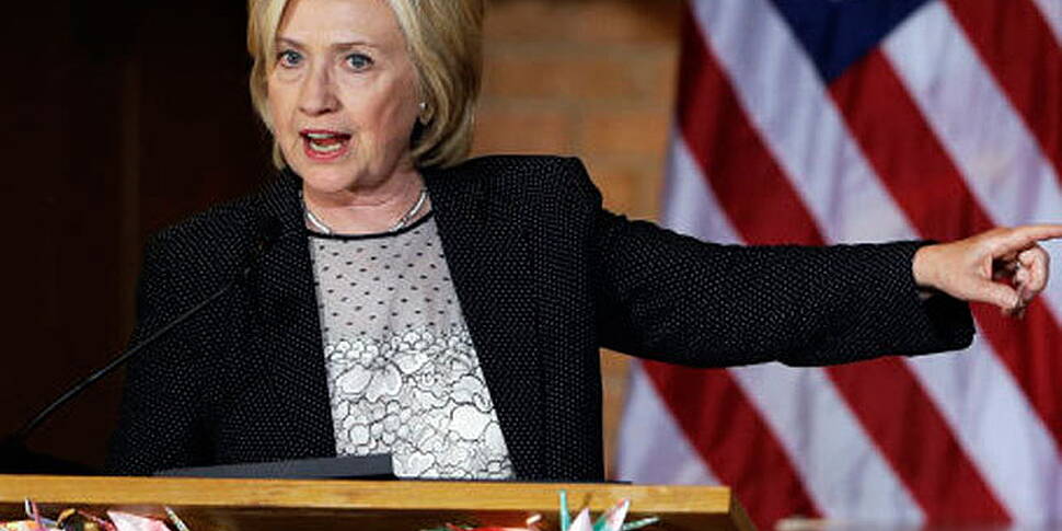 Clinton to hand over email ser...
