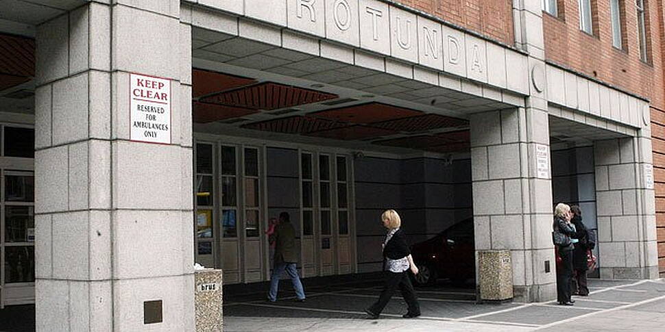 Dublin maternity services to b...
