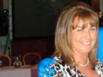 Hundreds attend Lorna Carty fu...