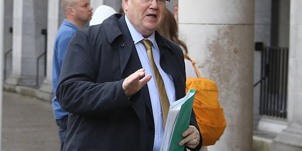 Ministers play down cabinet ro...