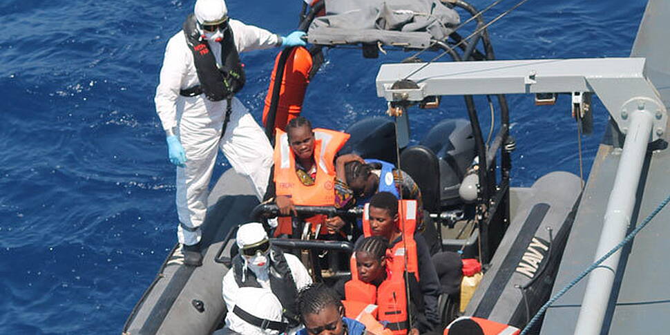 LÉ NIAMH successfully rescues...