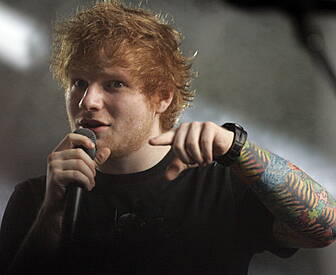 Ed Sheeran says goodbye to soc...