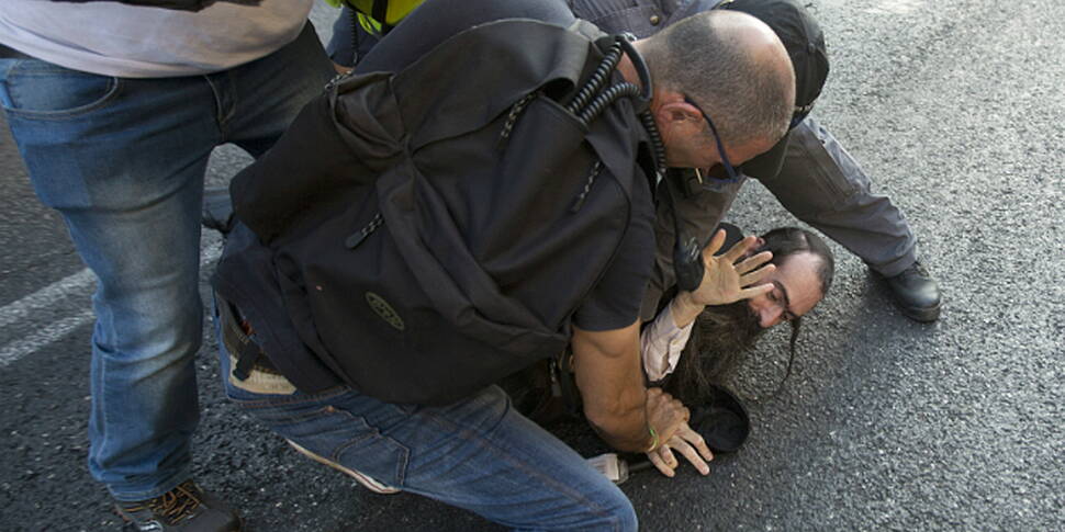 Six people stabbed at Jerusale...
