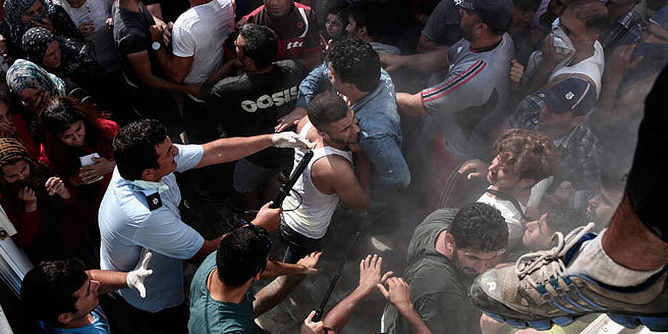 Greek Govt Under Fire Over Mig...