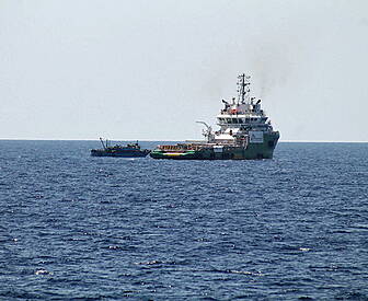 18 migrants drown in the Aegea...