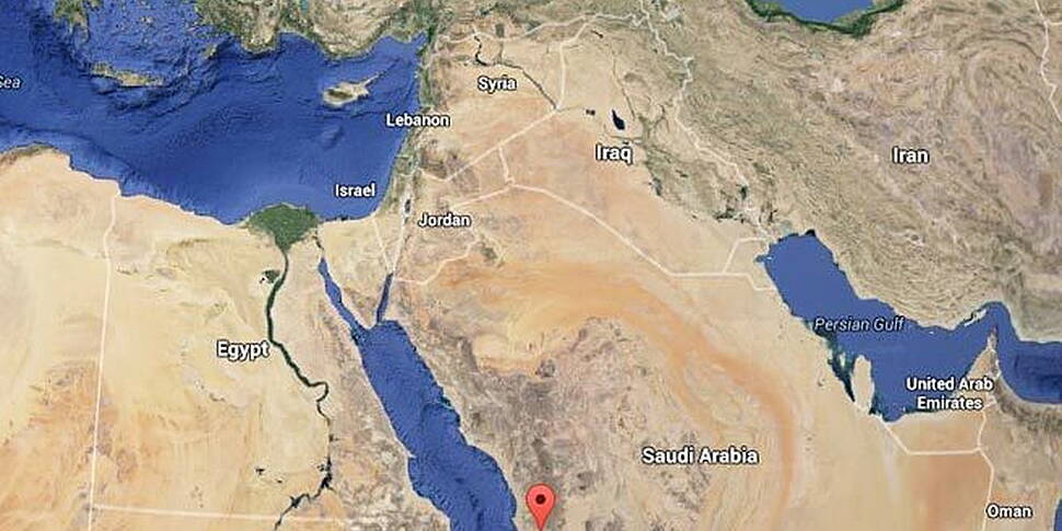 Crane kills 107 in holy city o...