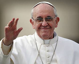 Pope delivers Christmas messag...