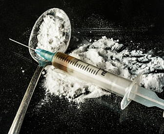 Govt backs drug injection faci...