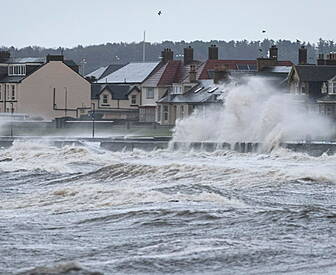 Storm Desmond puts the west on...