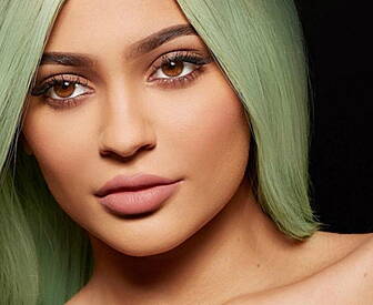 Kylie Jenner slammed for posin...