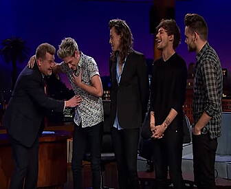 Niall Horan Plays Tattoo Roule...