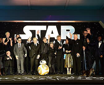 Star Wars film breaks box offi...
