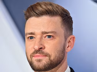 Justin Timberlake Helps Fan An...