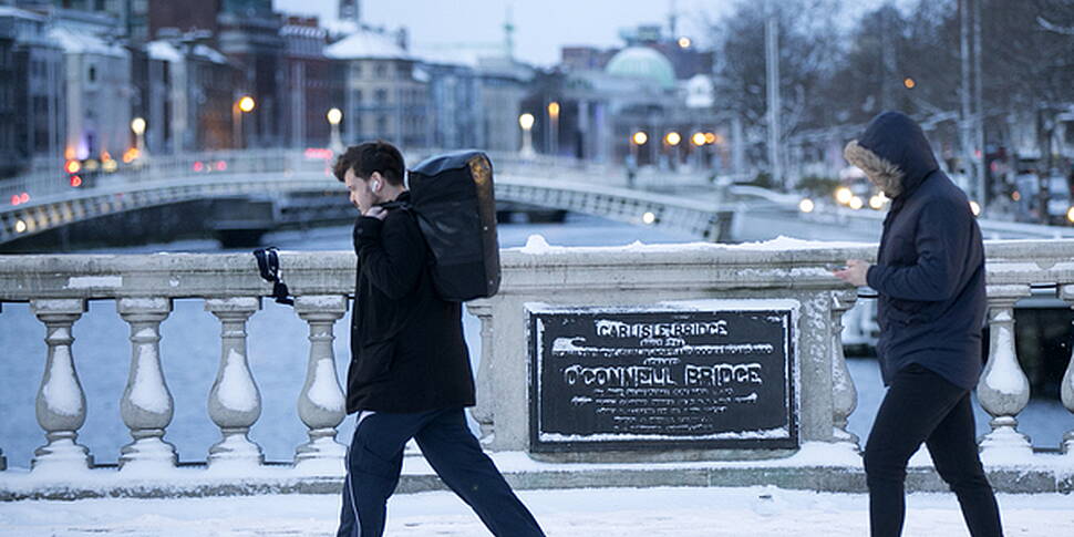 Snow And Ice Causing Travel Di...