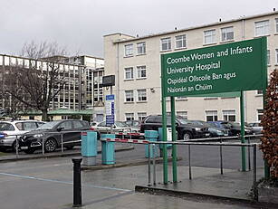 Women Giving Birth Privately T...