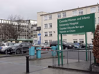 Women Giving Birth Privately T...