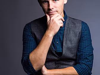 Des Bishop Talks Dating, New S...