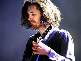 Hozier Performs World Exclusiv...