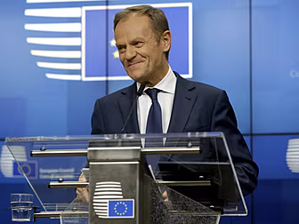 EU Leaders Offer Brexit Extens...