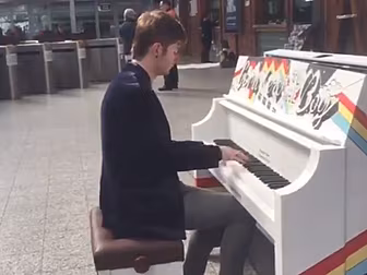 Irish Rail Installs Piano At C...