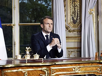 Macron Wants Notre Dame Rebuil...