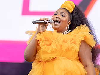 Lizzo Suggests People Who Don'...
