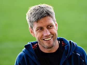 Ronan O'Gara encouraging La Ro...