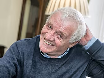 Eamon Dunphy Reveals Story Beh...