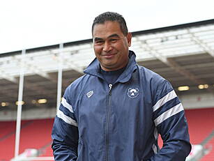 Pat Lam staying with Bristol u...