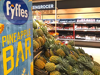 20 Second Pineapple Chopping M...