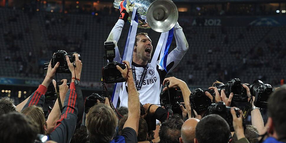 Chelsea bring back Petr Cech