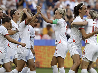 England into semi finals of Wo...