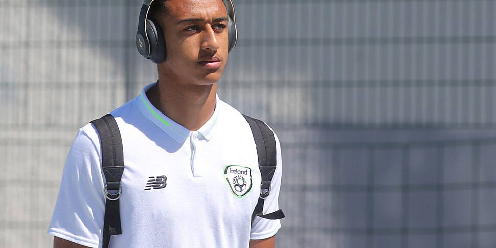 Adam Idah signs new contract w...