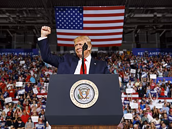 Crowd At Trump Rally Respond T...