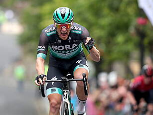Sam Bennett completes a hat-tr...