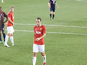 Dimitar Berbatov officially re...