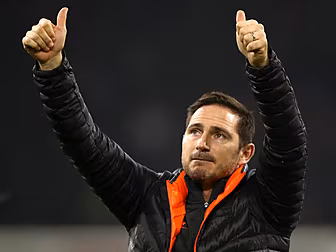Chelsea through to Champions L...