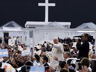Pope Wants World Leaders To Sc...