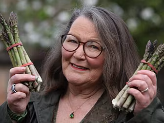 Fortune-Teller Uses Asparagus...